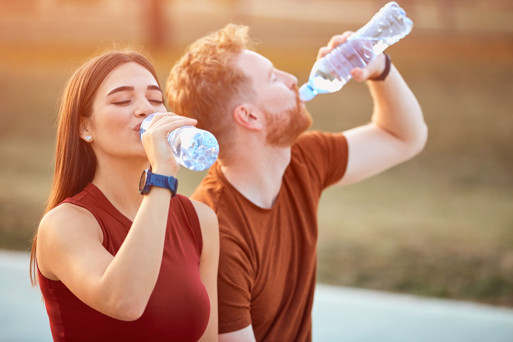 beneficios de tomar agua