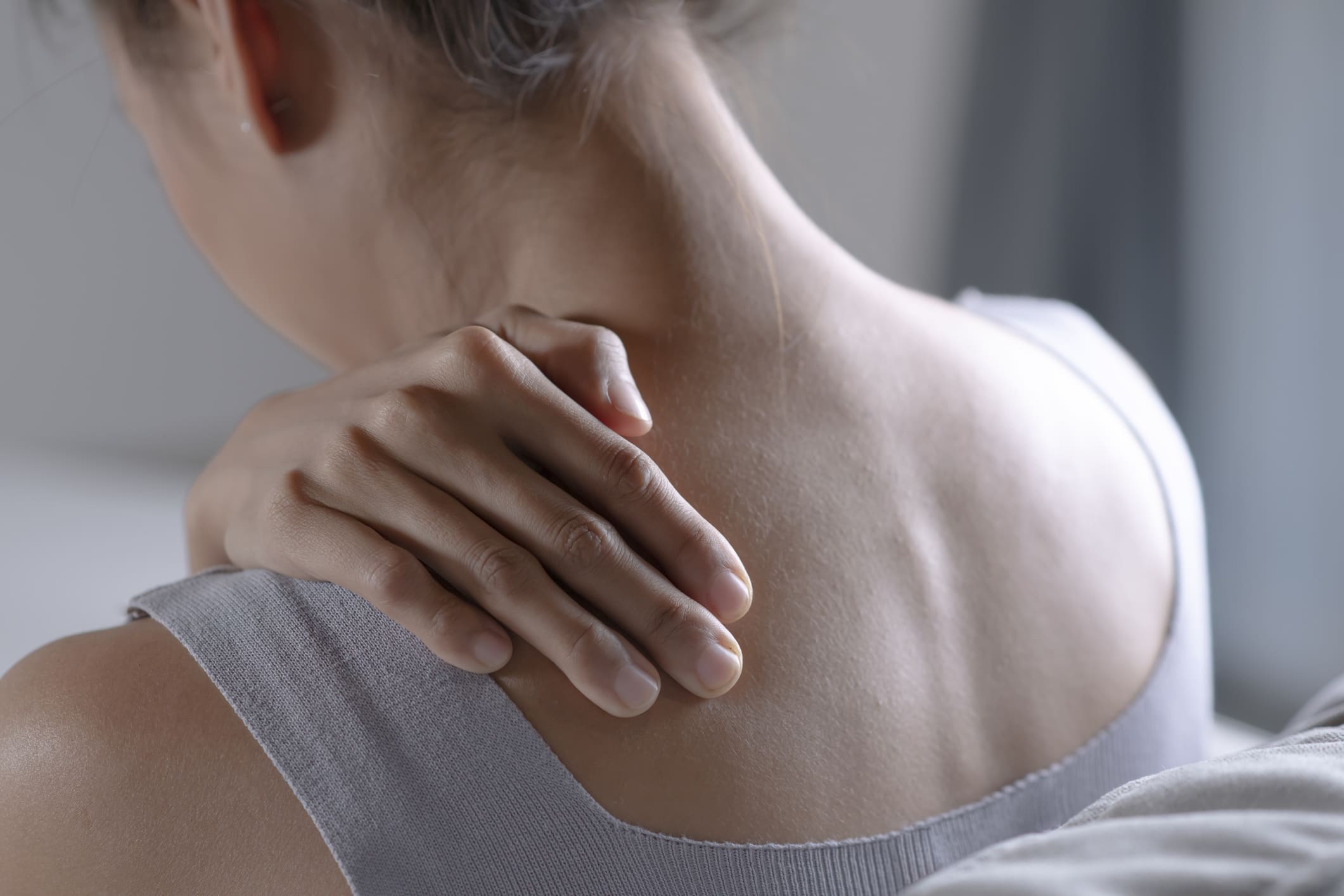 como dormir con dolor de espalda